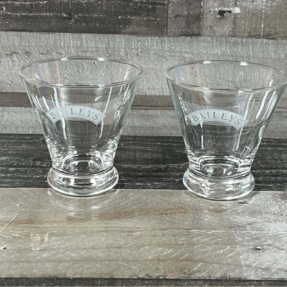 Set Of 2 Vintage Bailey's Irish Cream 8oz Etched Glasses 4" x 3.25"